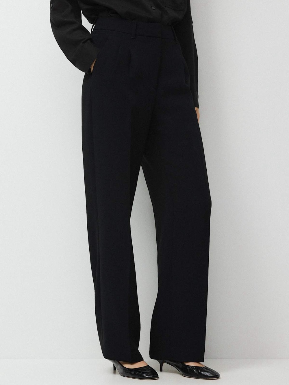 Aritzia The Effortless Pant Crepette Black Wide Leg Trousers Size 4 Regular